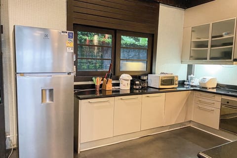 4 Bedrooms Pool Villa | Private kitchen | Fridge, microwave, dishwasher, electric kettle