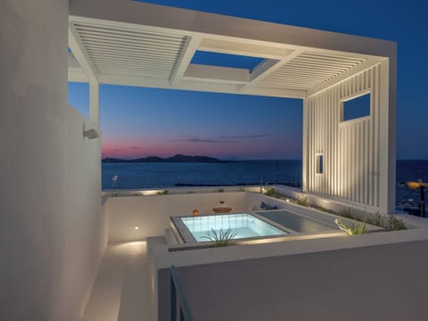 Superior Double Room with Outdoor Hot tub and Panoramic Sea View Split Level | Soundproofing, free cribs/infant beds, free WiFi, bed sheets