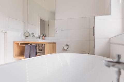 Superior Double Room | Bathroom | Towels, soap, toilet paper