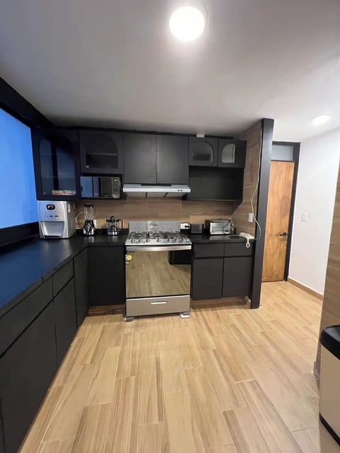 Apartment, 6 Bedrooms, Balcony, City View | Private kitchen