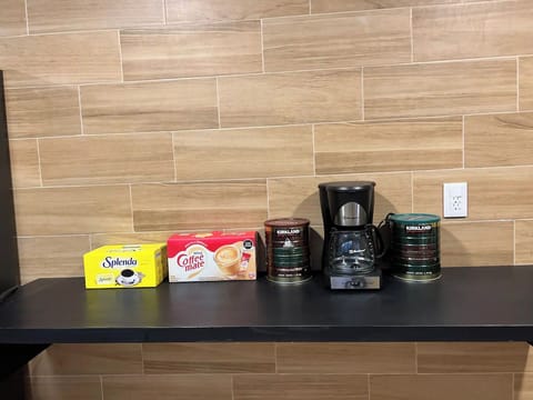 Apartment, 6 Bedrooms, Balcony, City View | Private kitchen