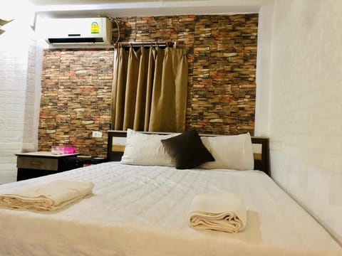 Basic Double Room, Balcony | Free WiFi