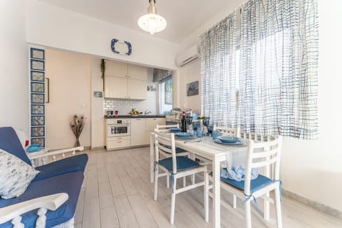 House, Patio, Garden View | Living area | 32-inch flat-screen TV with cable channels