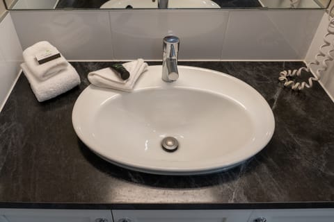 Superior Room, 1 King Bed | Bathroom sink