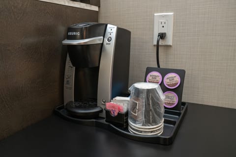 Standard Room, 1 King Bed | Coffee and/or coffee maker