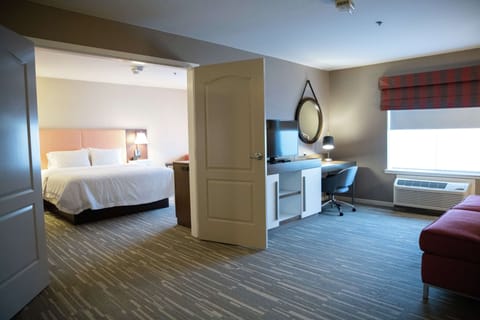 Suite, Accessible, Non Smoking | Premium bedding, Select Comfort beds, in-room safe, desk