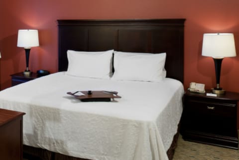 Premium bedding, in-room safe, laptop workspace, blackout drapes