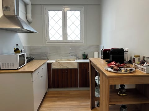 Apartment, City View | Private kitchen | Espresso maker, coffee/tea maker, electric kettle