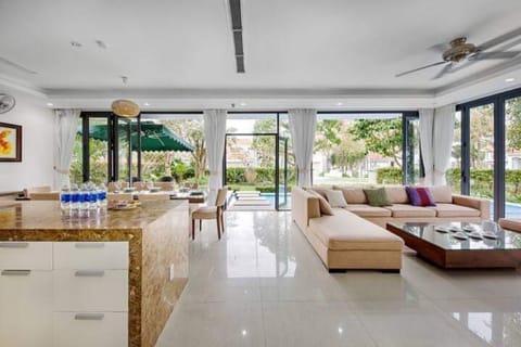 Deluxe Villa, 4 Bedrooms, Garden View | Living area