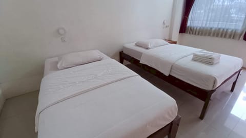 Deluxe Twin Room | Desk, free WiFi, bed sheets