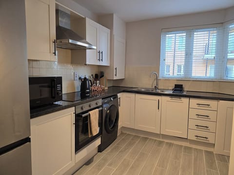 House | Private kitchen | Fridge, microwave, oven, stovetop