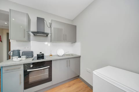 Apartment | Private kitchen | Fridge, oven, stovetop, electric kettle