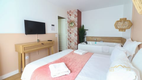 Deluxe Apartment, Garden View | Premium bedding, soundproofing, free WiFi, bed sheets