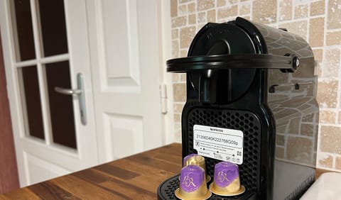 Deluxe Apartment, Garden View | Coffee and/or coffee maker