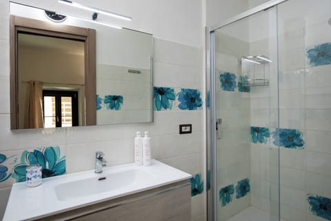 Basic Townhome | Bathroom