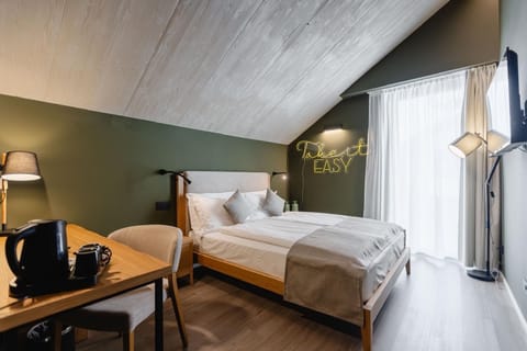 Standard Double Room | Minibar, in-room safe, desk, blackout drapes