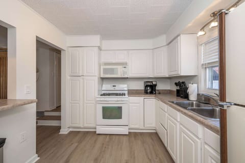 Apartment, Multiple Beds, Patio (Grand Elm Suites) | Private kitchen | Fridge, microwave, oven, stovetop