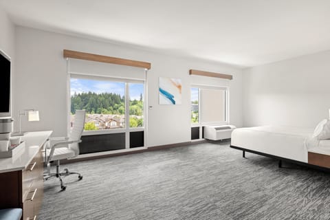 Room, 1 King Bed, Roll-in Shower (Communications, Mobility Accessible) | Premium bedding, desk, laptop workspace, free WiFi