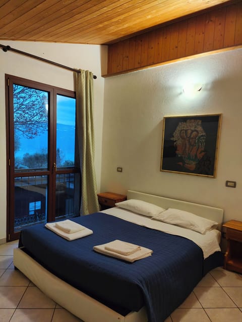 Classic Apartment, Hill View | Desk, cribs/infant beds, rollaway beds, free WiFi