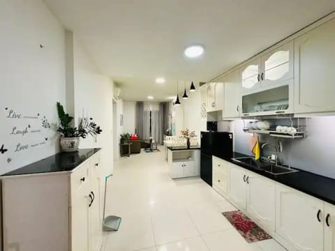 Deluxe Apartment, 2 Bedrooms, City View | Private kitchen | Fridge, stovetop