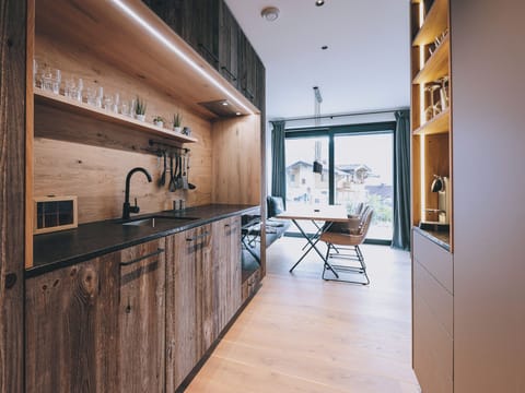 Luxury Condo, Mountain View | Private kitchen | Electric kettle, toaster, highchair