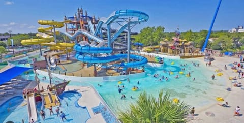 House | 3 bedrooms, desk, Internet