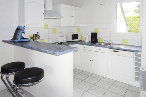 House | Private kitchen | Electric kettle, toaster, highchair