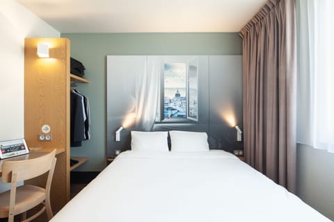 Double Room | Premium bedding, desk, soundproofing, free WiFi