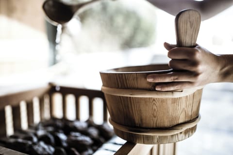 Couples treatment rooms, sauna, hot tub, steam room, body treatments