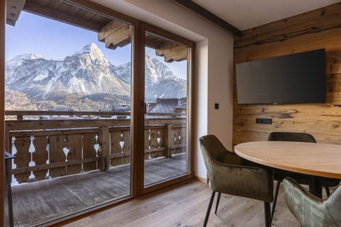 Apartment | Dining