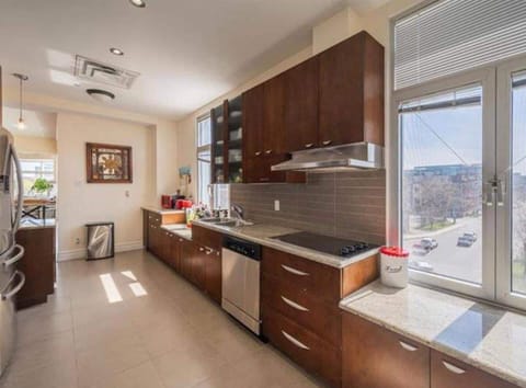 Apartment | Private kitchen | Fridge, microwave, oven, stovetop