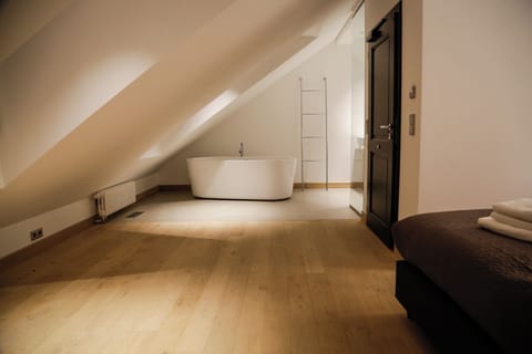 Deluxe Double Room | Desk, laptop workspace, blackout drapes, soundproofing