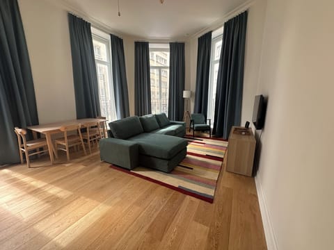 Apartment, 1 Bedroom, Balcony, City View | Living room