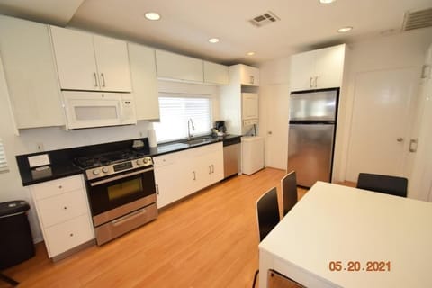 Club Double Room | Private kitchen