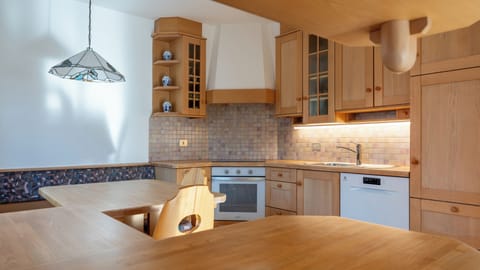 Apartment (1 Bedroom) | Private kitchenette | Fridge, oven, stovetop, dishwasher