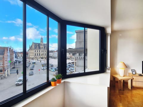 Deluxe Apartment, Balcony, City View | Living area | TV, printers