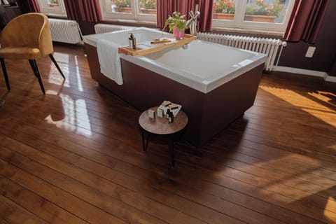 Deluxe Room, City View | Bathroom | Shower, free toiletries, hair dryer, bathrobes