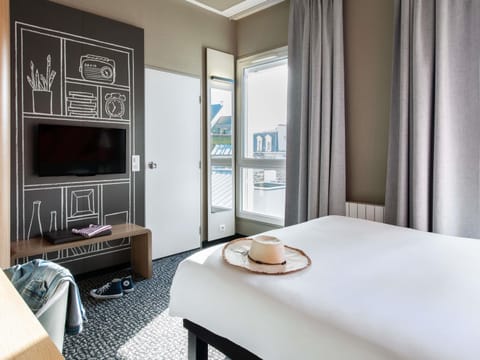 Desk, laptop workspace, soundproofing, iron/ironing board