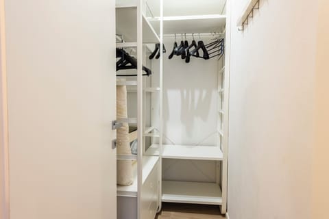Comfort Apartment, Patio | Wardrobe