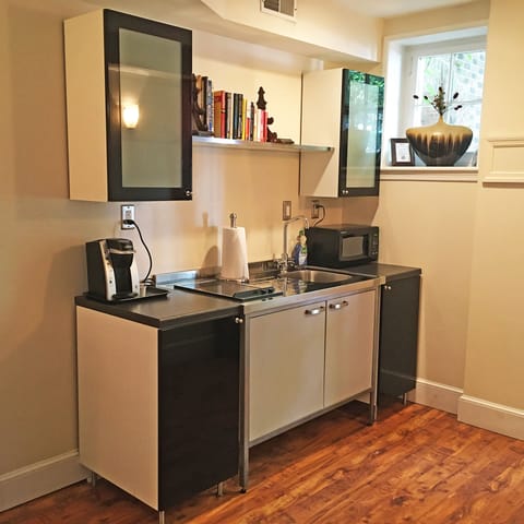 Large Extended Suite 101 (1bdrm apt) | Private kitchen