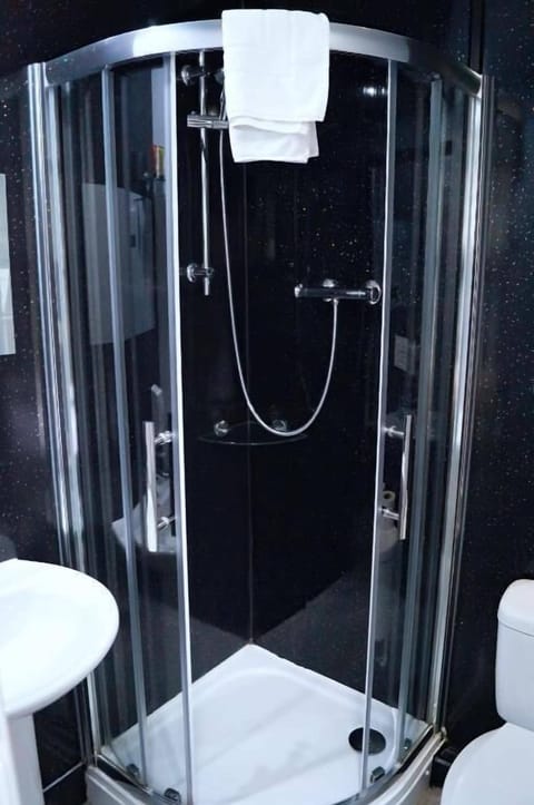 Superior Double Room, Sea View | Bathroom | Shower, free toiletries, hair dryer, bathrobes