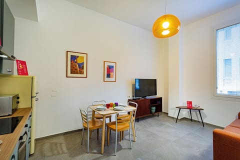 Basic Apartment | Dining room