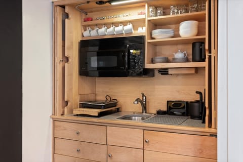 Studio | Private kitchen | Fridge, coffee/tea maker, toaster