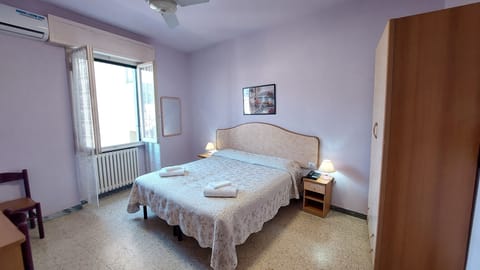 Classic Double or Twin Room, Non Smoking | Desk, free WiFi