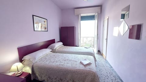 Classic Double or Twin Room, Non Smoking | Desk, free WiFi
