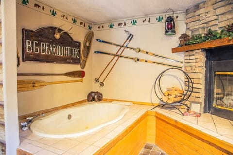 Honeymoon Double Room, Non Smoking, Ground Floor | Bathroom | Combined shower/tub, hair dryer, towels, soap