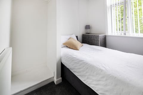 Standard Single Room, 1 Twin Bed | Iron/ironing board, free WiFi, bed sheets