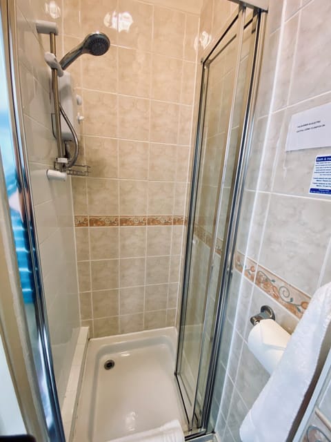 Basic Double Room, Ensuite | Bathroom | Shower, hair dryer, towels, soap