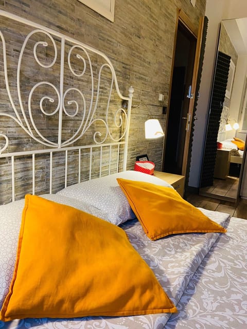 Economy Double Room | In-room safe, iron/ironing board, free WiFi, bed sheets