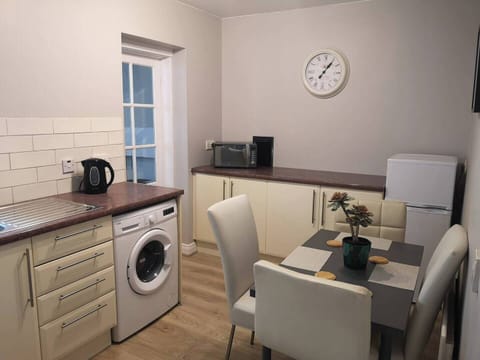 House | Private kitchen | Fridge, microwave, oven, stovetop